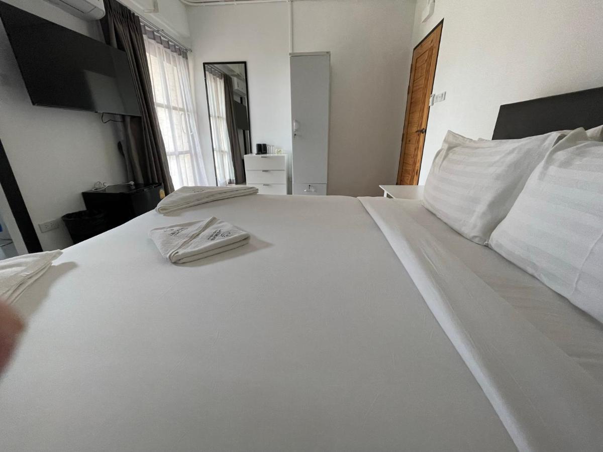 Laewan Guesthouse バーン・タイ エクステリア 写真