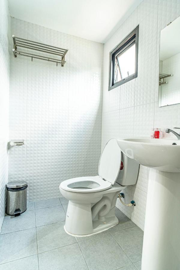 Laewan Guesthouse バーン・タイ エクステリア 写真